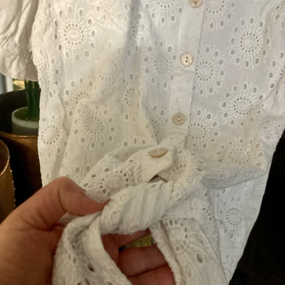 Anthropologie | Porridge Zulu White Eyelet Button-Front Tie-Hem Blouse EUC Sz S